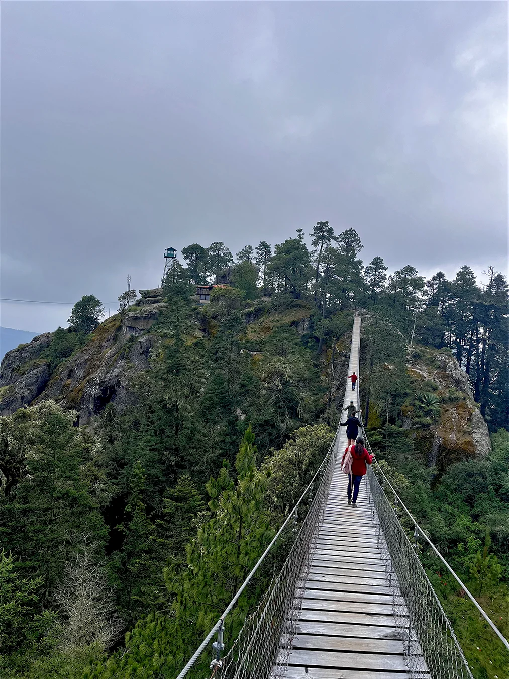 https://tierraventura.com/Crossing the hanging bridge of Benito Juarez/Pueblos Mancomunados