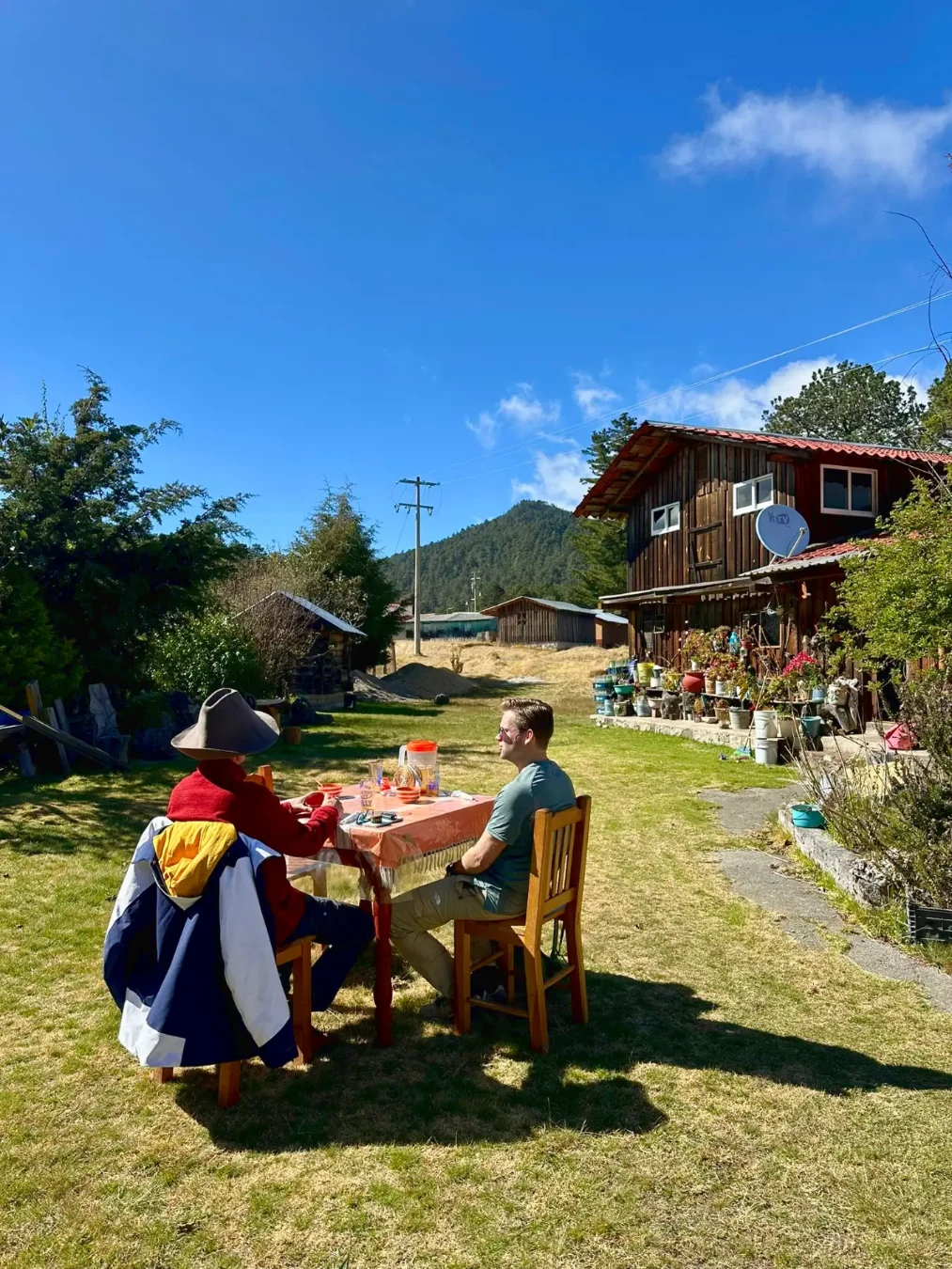 Enjoying a meal in Llano Grande, Pueblos Mancomunados 1