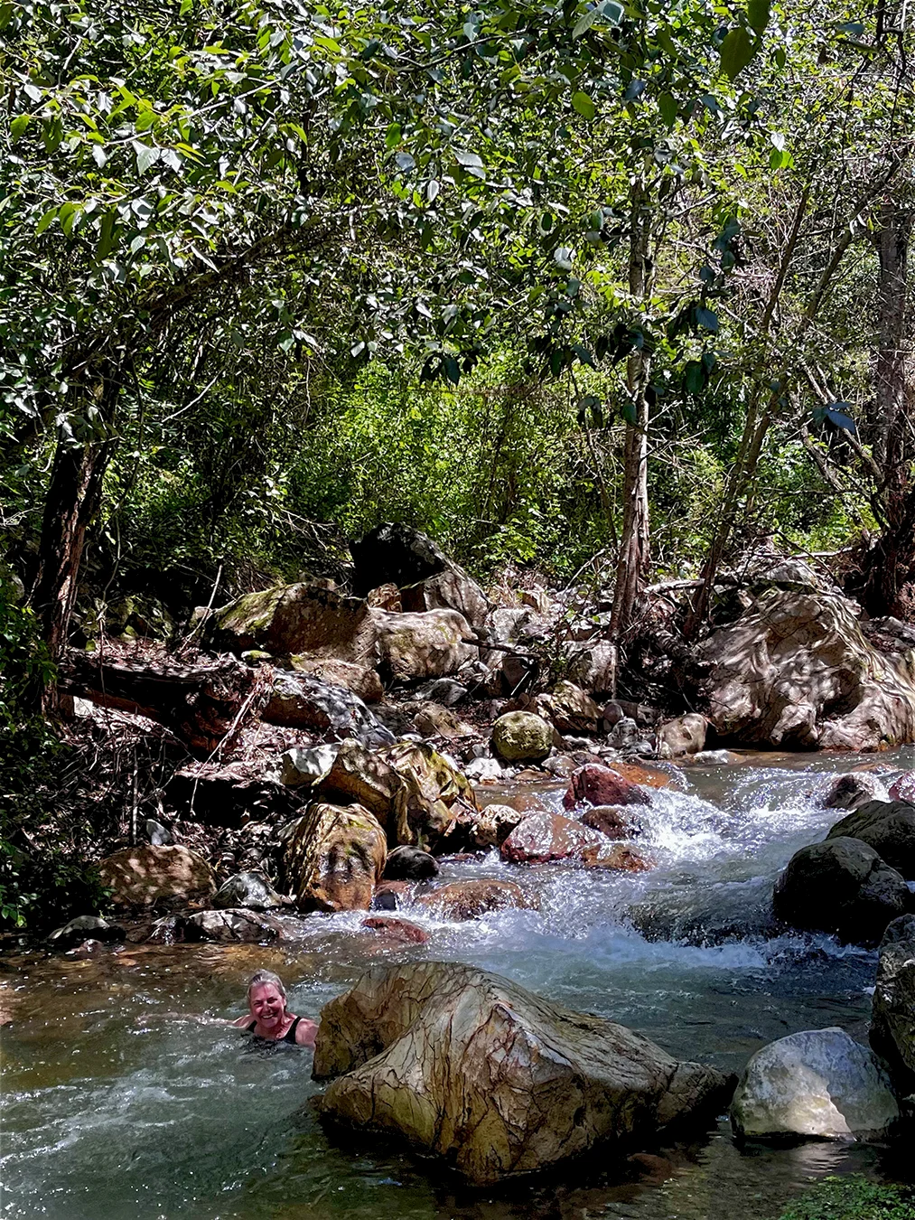https://tierraventura.com/Enjoying a refreshing bath in the crystalline river by the ex-hacienda Cinco Señores/Pueblos Mancomunados