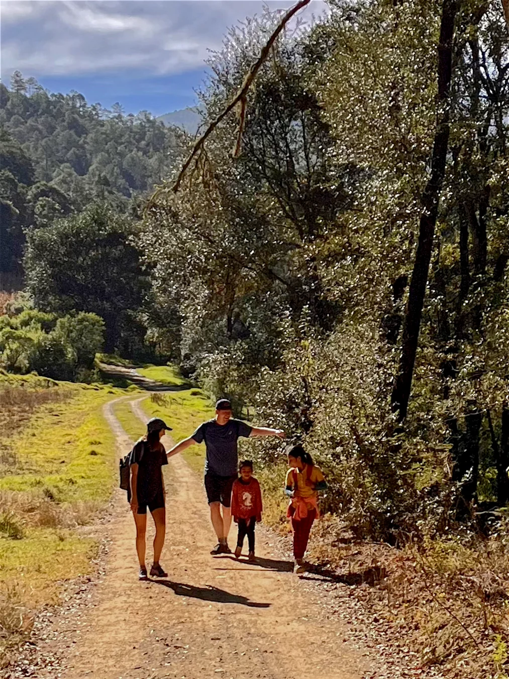 https://tierraventura.com/Hiking the Camino Real from Santa Martha Latuvi to Santa Catarina Lachatao/Pueblos Mancomunados