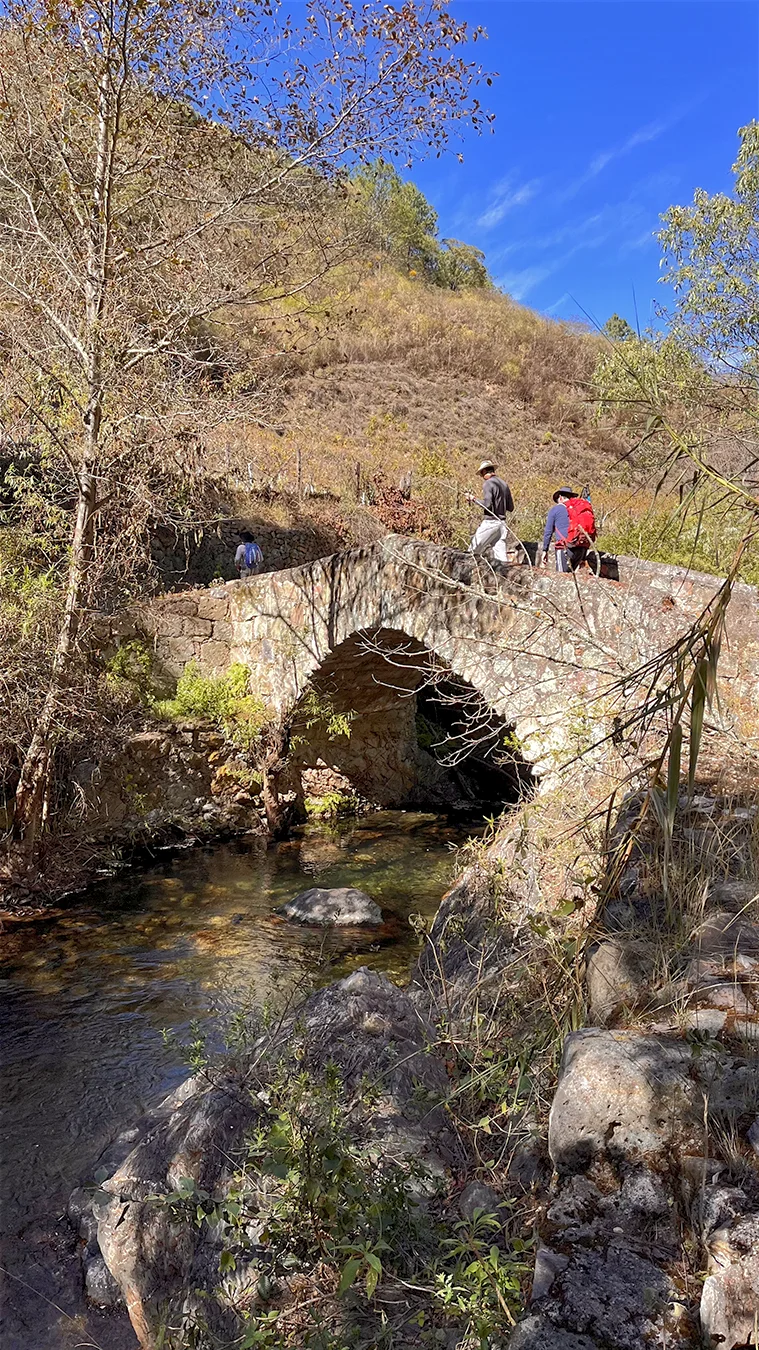 https://tierraventura.com/Historic bridge by the ex-hacienda Cinco Señores in the Pueblos Mancomunados