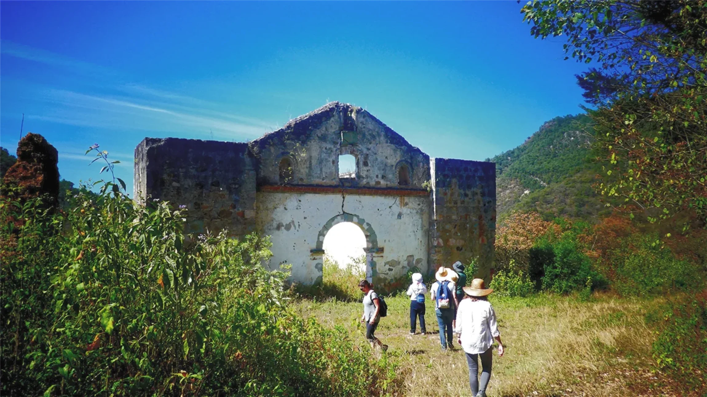Mexican revolution damaged church on the Amatlan-Capulalpam trail