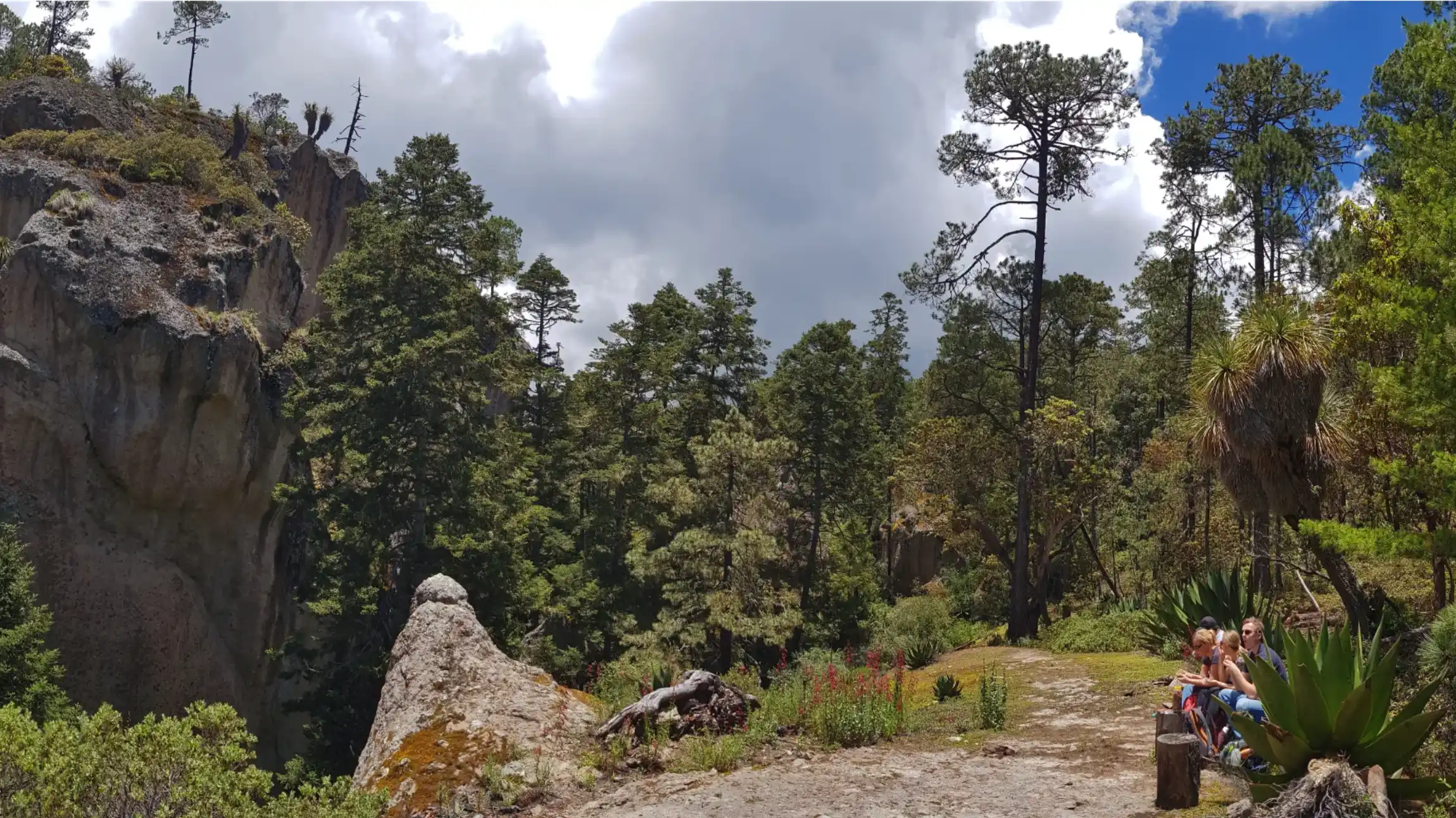 On the hike of La Cueva de la Iglesia by San Miguel del Valle